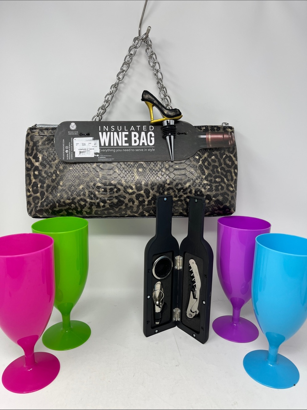 WINE BUNDLE OF INSULATED WINE TRAVEL BAG, WINE CUPS AND ACCESSORIES